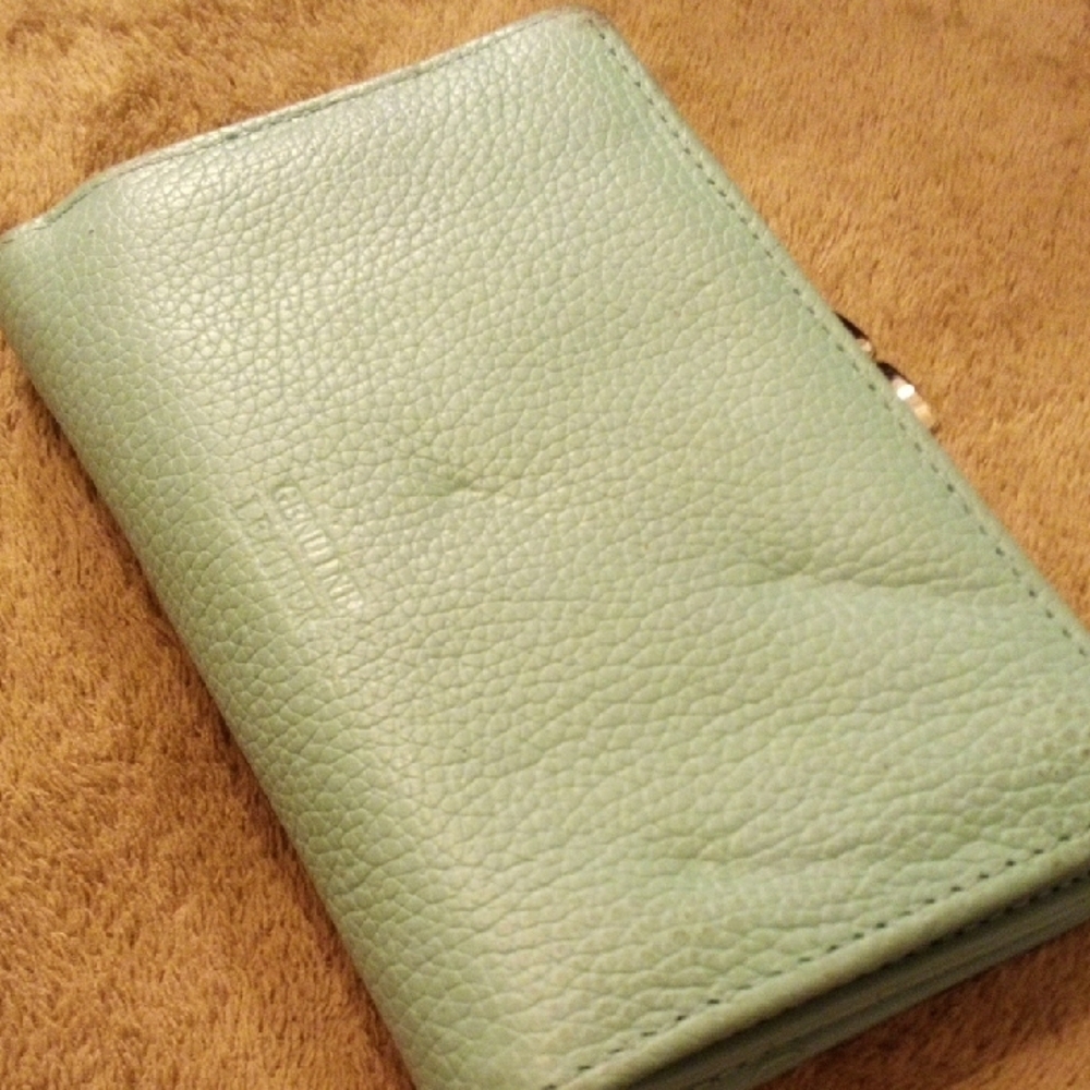 Genuine Leather Mint Green Bifold Wallet with Kiss Lock Coin Purse Card Holder - Picture 2 of 7